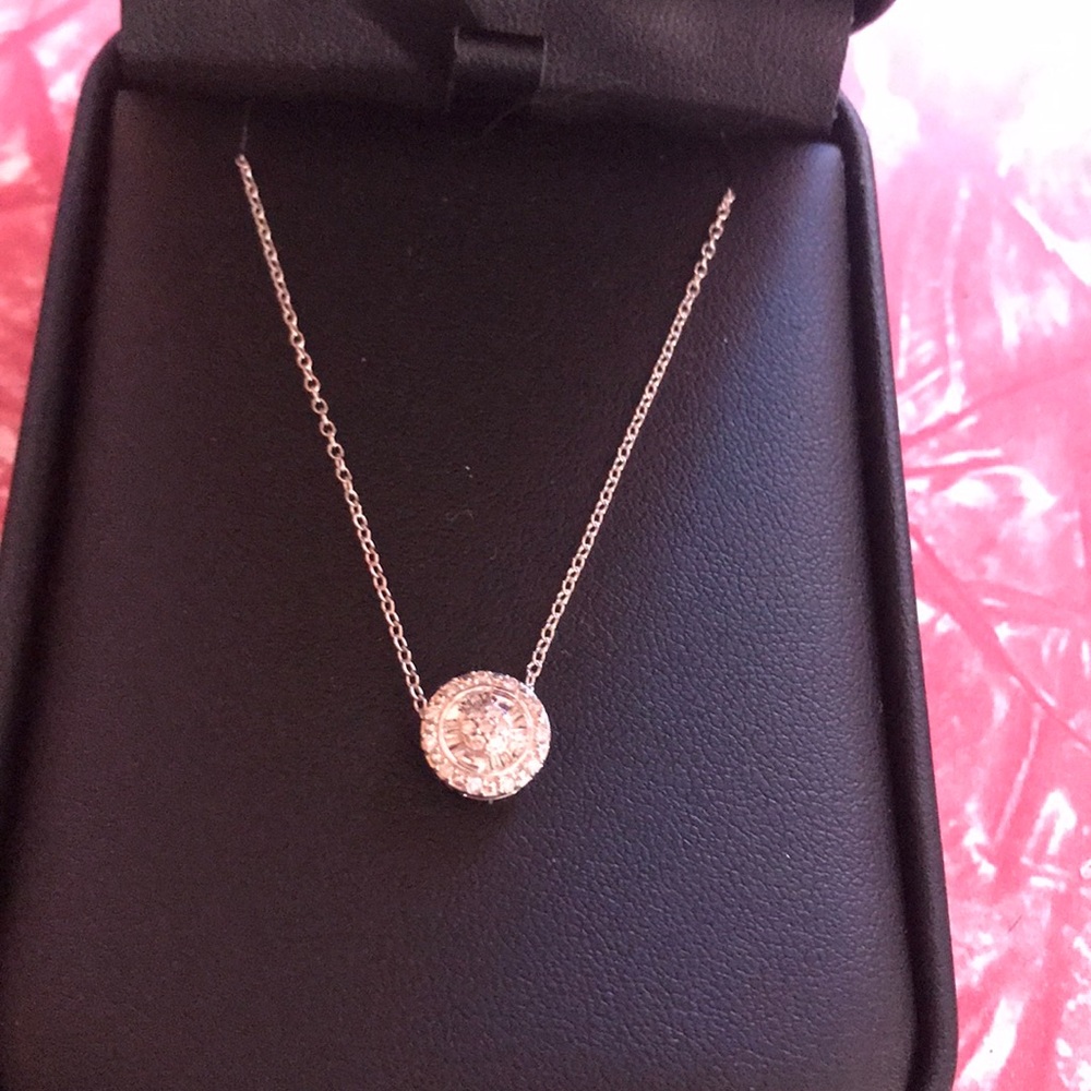 Round silver necklace